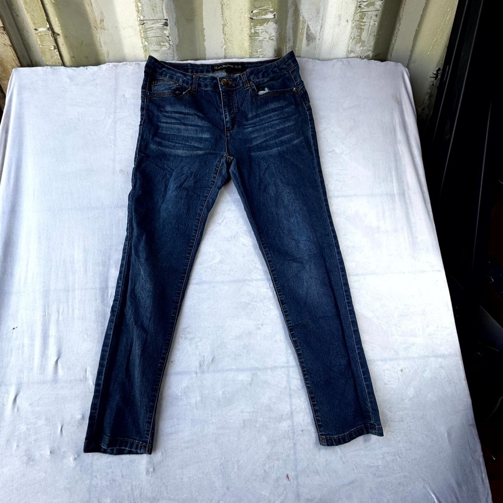 Thread Market Lovely My Booty Jeans Women's 15 Blue Denim Whiskered Straight Leg